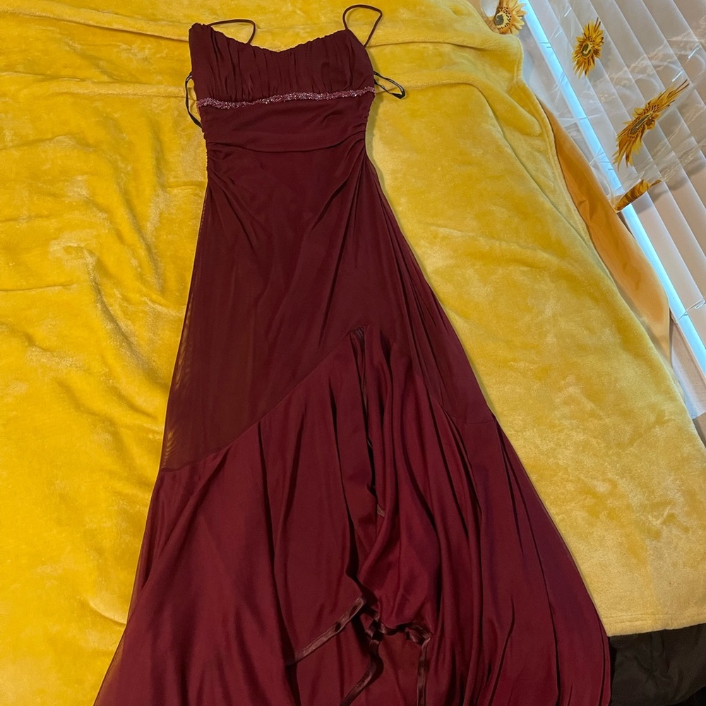 Maroon formal dress like new size 4p (small) $25